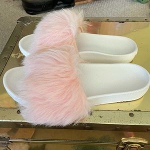 BNWOT Blush Pink Fur UGG slides